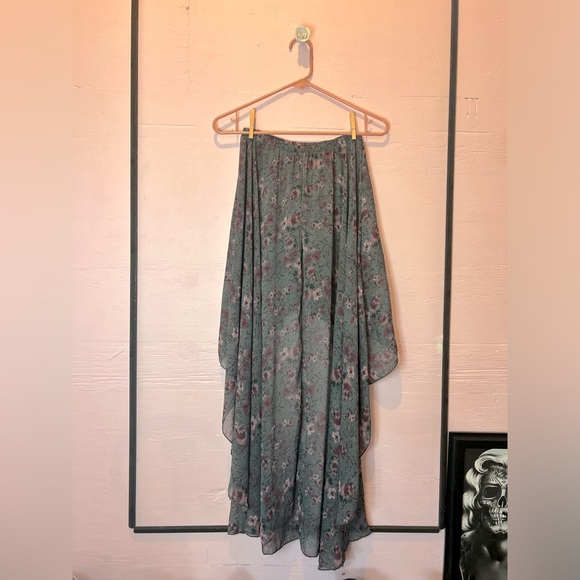 💜00s | Brandy Melville | Floral Waterfall/High Low Sheer Skirt - Picture 5 of 6